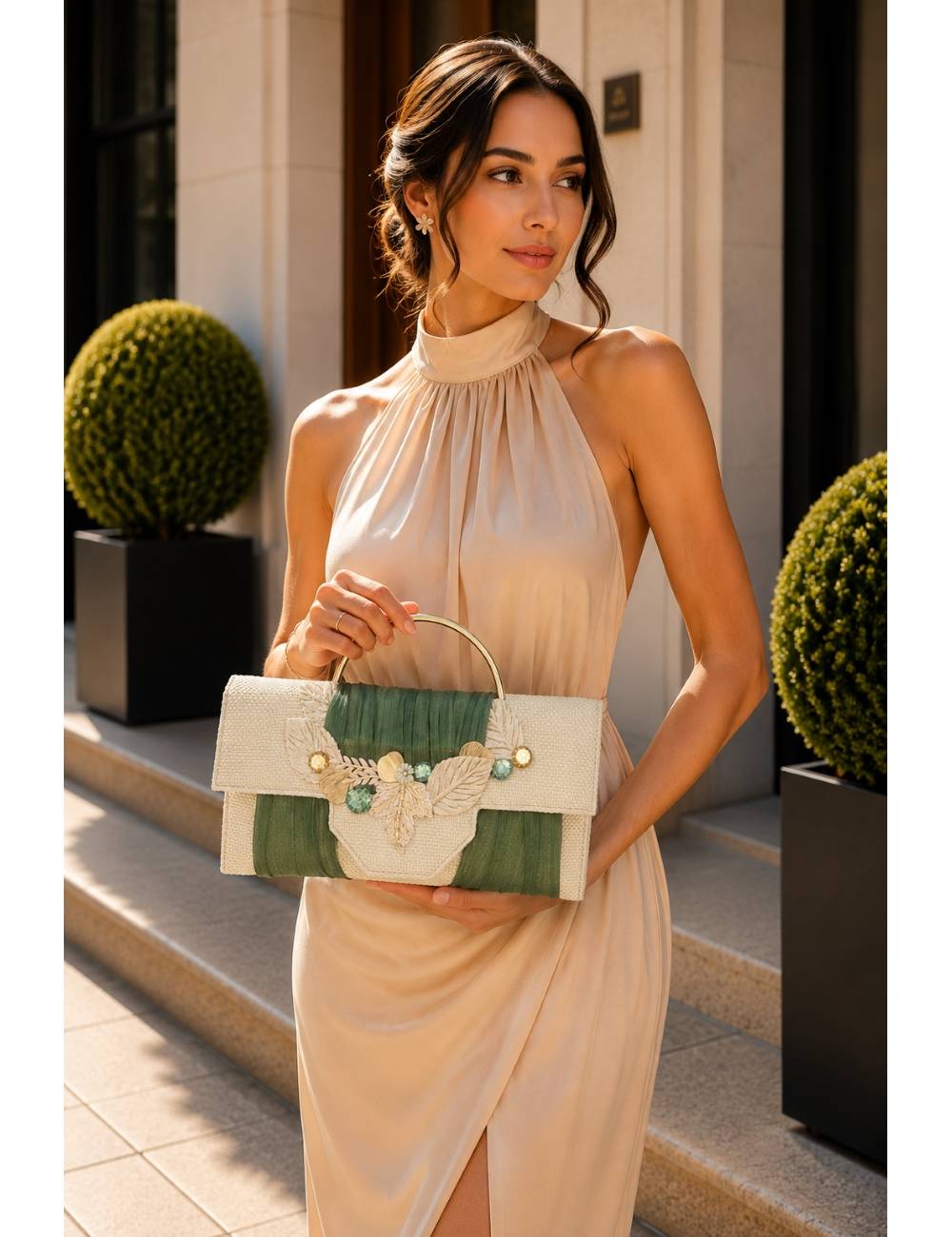BOLSO PLUMA Y COLLAR GRAS